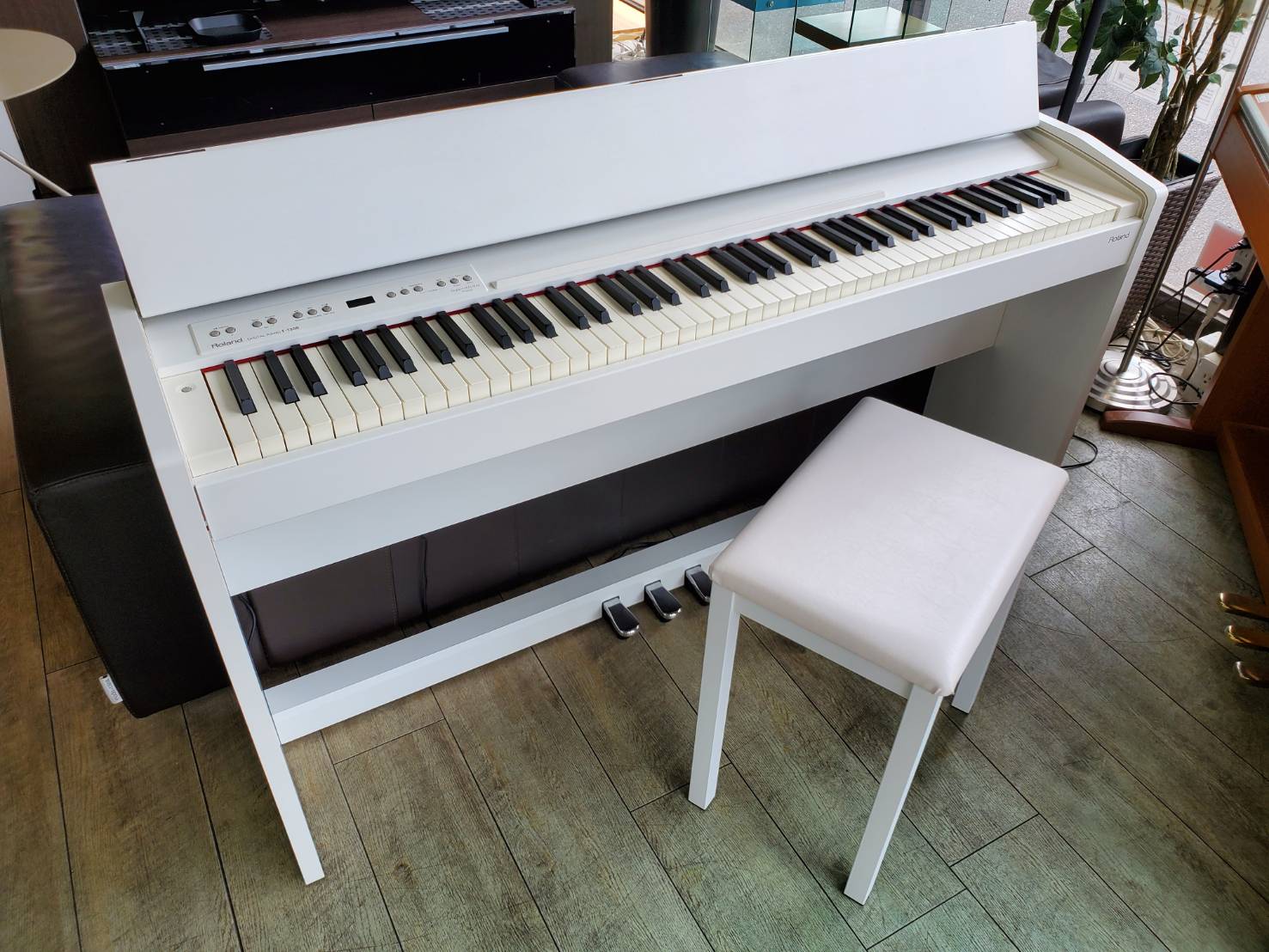 美品 Roland ローランド DP-970 せせこましい おまけ付 高低自在椅子 