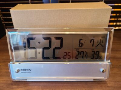 【新品・未使用品】 SEIKO /セイコー　デジタル電波 置時計　目覚まし時計　温度・湿度表示機能