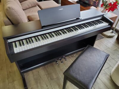 YAMAHA　ヤマハ　電子ピアノ　ARIUS　アリウス　デジタルピアノ　2014年製　YDP-142R　88鍵　ピアノ　キーボード　スタンド一体型　椅子付き　リサイクルショップ　再良市場　天白　名東　オススメ