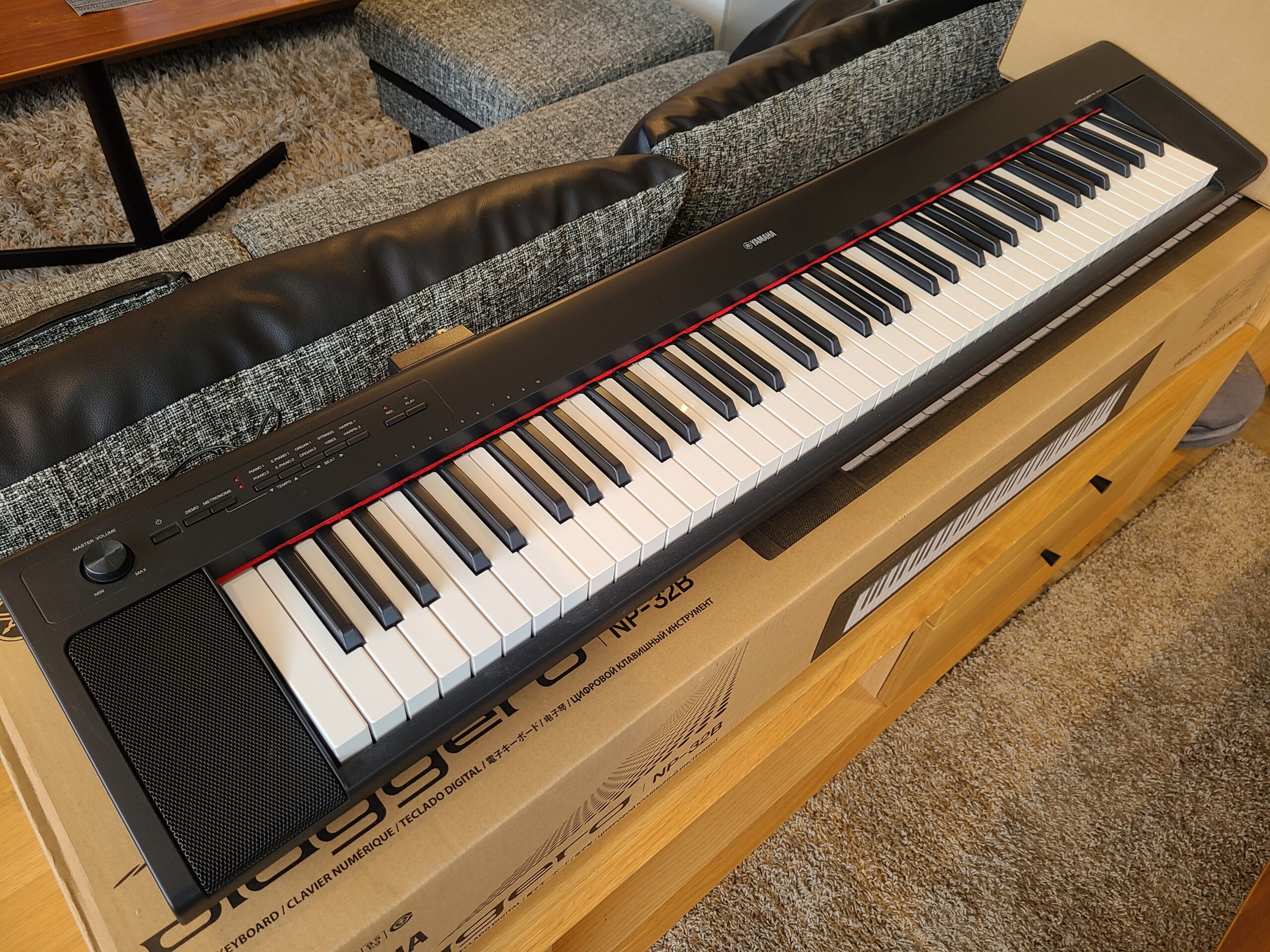 NP-32 ヤマハ 電子ピアノ 76鍵盤 楽譜置き、ペダル付