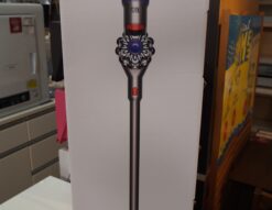 V7slim　コードレスクリーナー　dyson　SV11