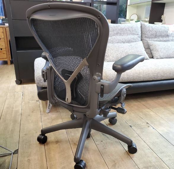 家具ならトレファク吉川店！！ Herman Miller アーロンチェア AE112PWB 
