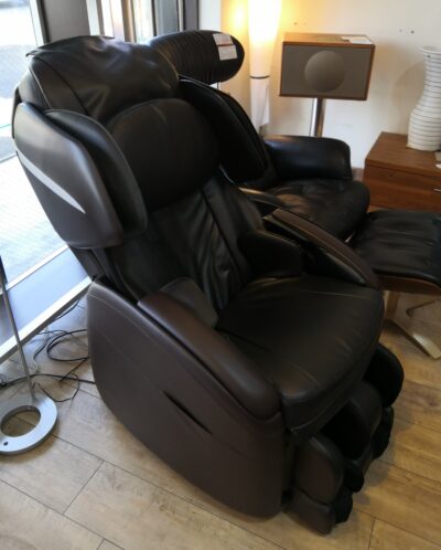 FUJIIRYOKI massage chair