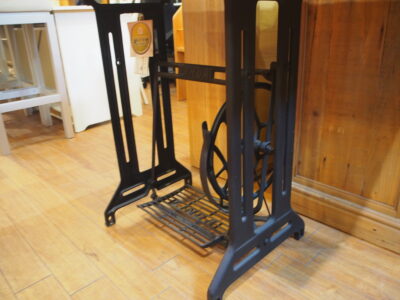 インダストリアル　ソーイングテーブル　ASPLUND