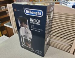 新品　未使用　未使用品　De'Longhi　デロンギ　DEDICA　デディカ　コーヒーグラインダー　コーン式　2018年頃　コーヒーミル　メタルシルバー　低速回転　18段階　粒度調節　リサイクルショップ　再良市場　天白　名東　オススメ　新古品