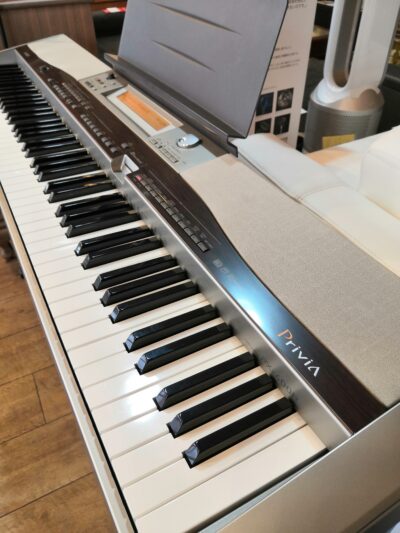 Electronic piano casio privia 2