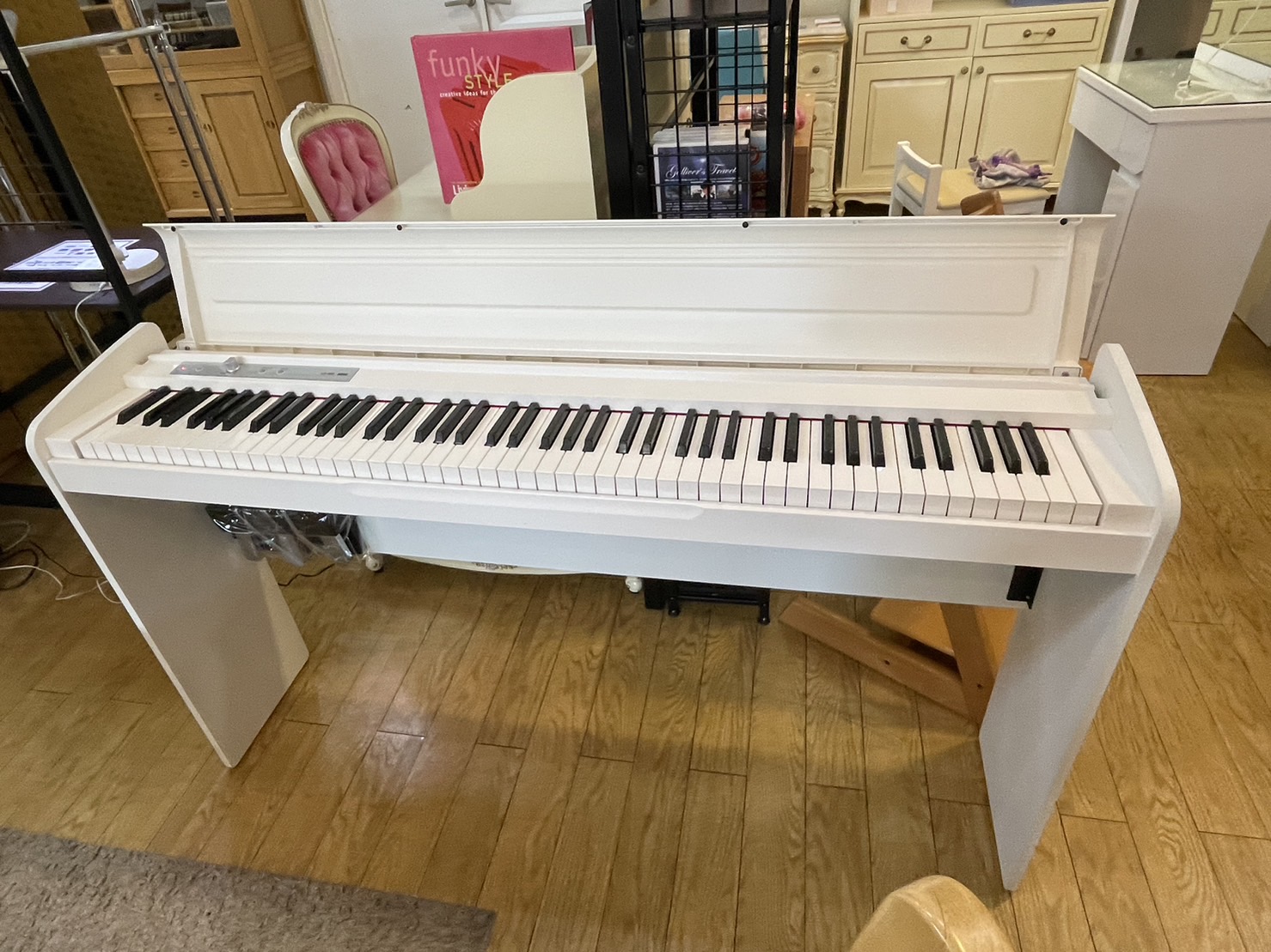 KORG コルグ 電子ピアノ LP-180 ホワイト 2017年製 LP-180 - DIGITAL PIANO | KORG (Japan) KORG コルグ 電子ピアノ LP