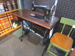 singer-sewing machine-1