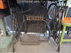 singer-sewing machine-4