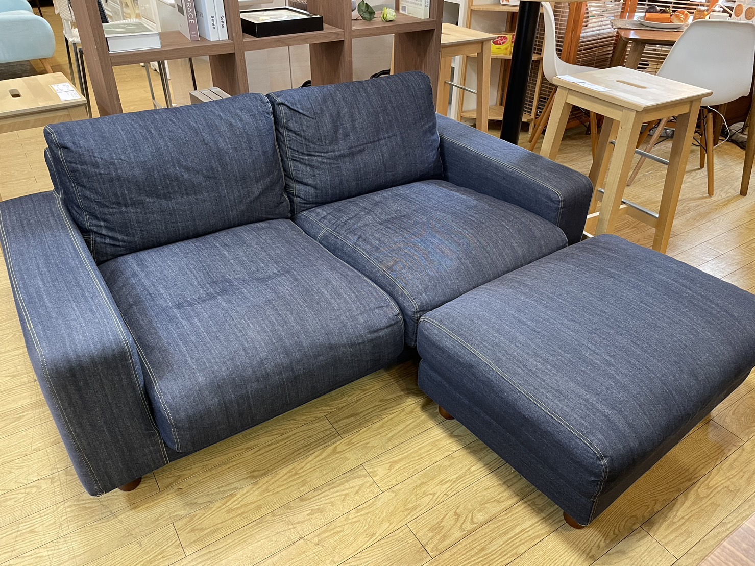 宇都宮でオシャレな家具を探すなら『オトワリバース！』MUJI 無印良品 ソファ デニム生地 2人掛け デニム 中古品 綿デニムソファ本体・2．5シーター・ウレタン・ポケットコイル用