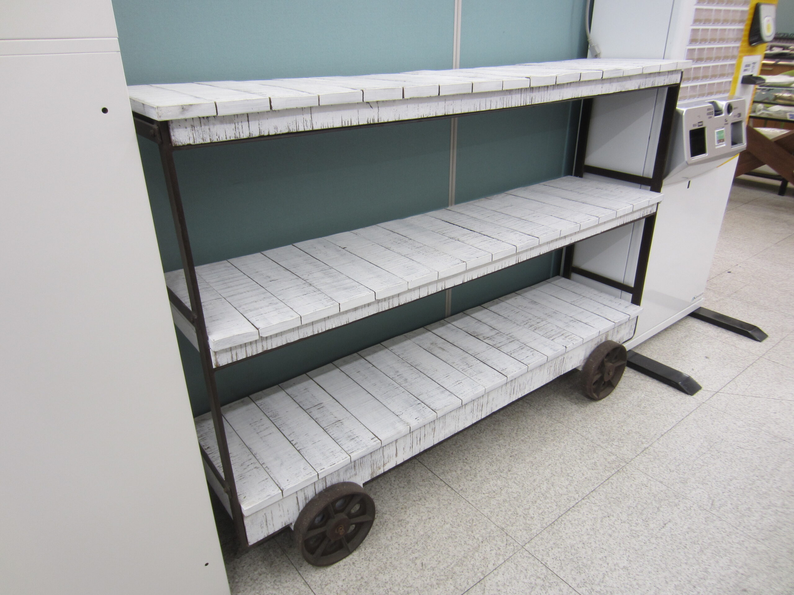 家具　ホワイト木製シェルフ 6段　シャビー　店舗什器 家具 ホワイト木製シェルフ 6段 シャビー 店舗什器 木製シェルフ用扉
