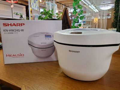 新品　未使用　SHARP　シャープ　HEALSIO　ヘルシオ　ホットクック　ホワイト　水なし自動調理鍋　無水調理　電気鍋　無線LAN　2.4L　かきまぜ機能　ほったらかし　キッチン家電　リサイクルショップ　再良市場　天白　名東　おススメ　オススメ　コンパクト　調理家電　美品