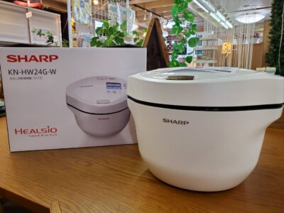 新品　未使用　SHARP　シャープ　HEALSIO　ヘルシオ　ホットクック　ホワイト　水なし自動調理鍋　無水調理　電気鍋　無線LAN　2.4L　かきまぜ機能　ほったらかし　キッチン家電　リサイクルショップ　再良市場　天白　名東　おススメ　オススメ　コンパクト　調理家電　美品