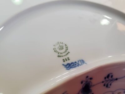 royal copenhagen　RoyalCopenhagen　ロイヤルコペンハーゲン　ブルーフルーテッドフルレース　ハーフムーンディッシュ　三日月形プレート　おしゃれ　カッコいい　リサイクル　最良市場　天白区　名東区　昭和区　瑞穂区　千種区　日進市　買取　出張買取　高価買取　販売　お値打ち　特価　1点モノ　1点物　早い者勝ち　おすすめ　おしゃれ　かわいい　かっこいい　映え　写真映え　中古品　中古美品　コレクション