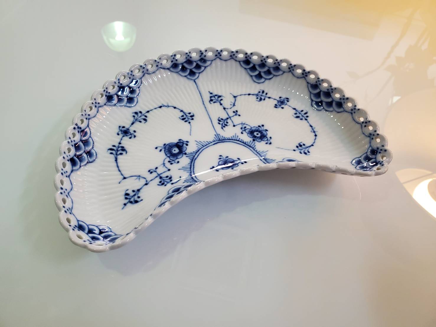 ロイヤルコペンハーゲンブルーフルーテッド ハーフレース足つき ケーキ