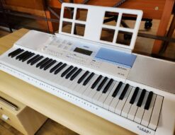 CASIO　カシオ　光ナビゲーション　キーボード　電子キーボード　電子ピアノ　61鍵　2020年製　内蔵曲200曲　自動演奏　レッスン機能　譜面台付　光ナビ　リサイクルショップ　再良市場　天白　名東　昭和　千種　瑞穂　緑　日進　豊明　オススメ　おススメ　中古　美品