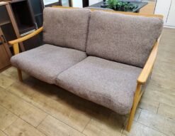 SHIGIYAMA　シギヤマ家具　2シーターソファ　2人掛けソファ　シンプル　ナチュラル　北欧　木枠　ファブリック　オーク材　ウレタンフォーム　格子デザイン　2.5シーター　3シーター　長椅子　リサイクルショップ　再良市場　天白　名東　昭和　千種　瑞穂　緑　日進　豊明　東郷　オススメ　おススメ　お洒落　オシャレ　中古品