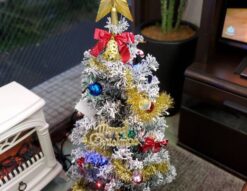 展示品　クリスマスツリー　スノーツリー　白いツリー　白いクリスマスツリー　X’mas　Christmas　ツリー　雪が積もったような　オーナメント　ライト付き　LEDライト　コンパクト　90cm　リサイクルショップ　再良市場　天白　名東　昭和　千種　瑞穂　緑　日進　豊明　東郷　オススメ　オシャレ　美品