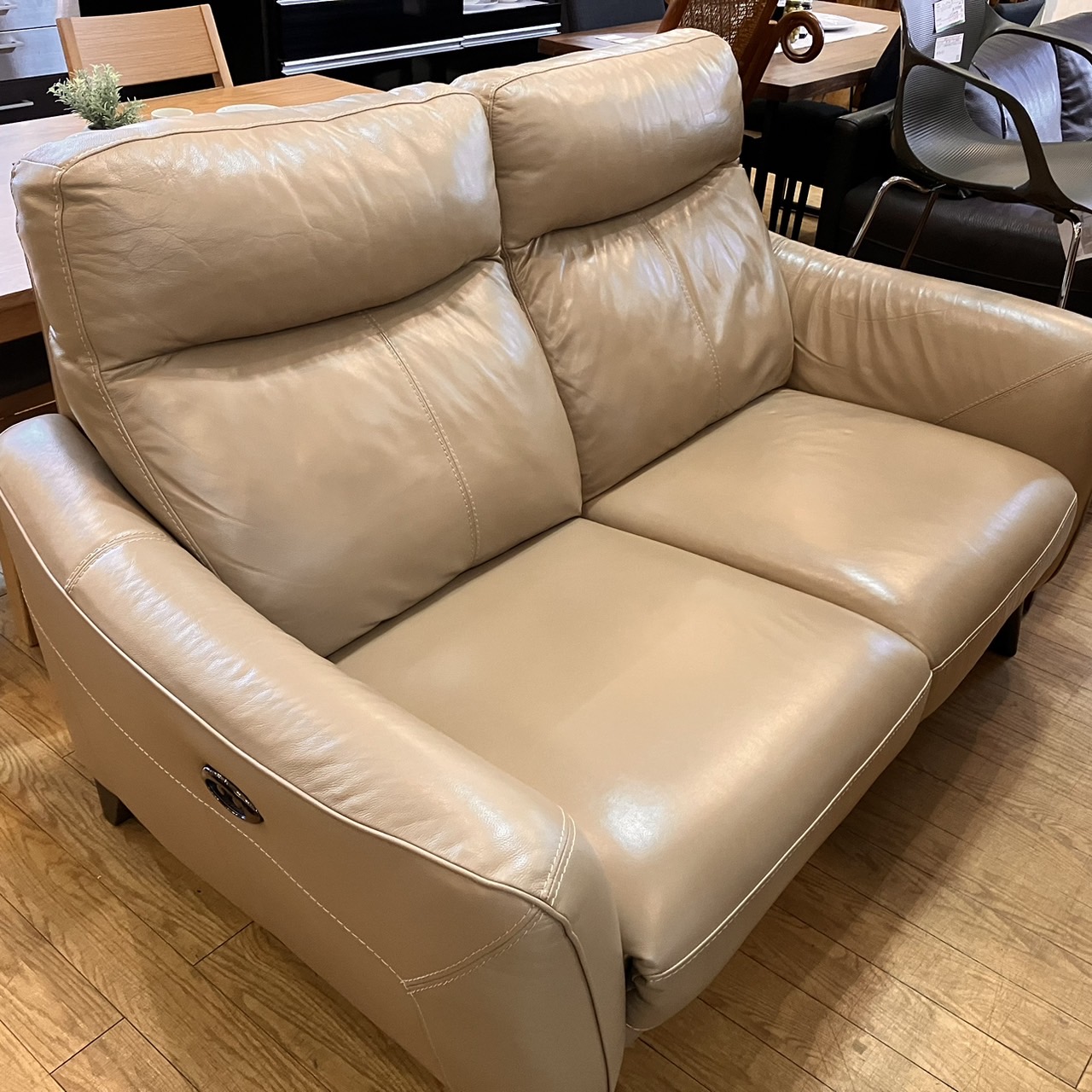 中古】電動 リクライニングソファ 二人掛け ニトリ 革張り 買取しま 中古】電動 リクライニングソファ 二人掛け ニトリ 革張り 買取しま