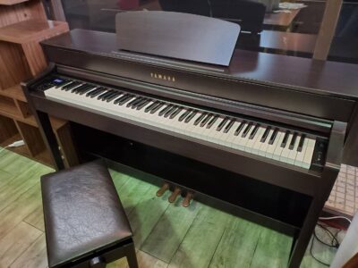 YAMAHA　ヤマハ　Clavinova　クラビノーバ　電子ピアノ　CLP-535　ニューダーク　ローズウッド調　デジタルピアノ　88鍵　象牙調仕上げ　高低椅子付き　エスケープメント付き　グランドピアノ風　アップライトピアノ風　リサイクルショップ　再良市場　天白　名東　昭和　千種　瑞穂　緑　日進　豊明　東郷　おススメ　オススメ お洒落　オシャレ　中古