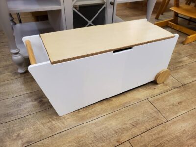 abode　アボード　BENCH BOX　ベンチボックス　デザイナーズ家具　津留敬文　おもちゃ入れ　収納ボックス　整理　片付け　子供部屋　国産　サイドテーブル　椅子　ブナ　無垢材　北欧　ナチュラル　カフェ　玄関　キッズ　リサイクルショップ　再良市場　天白　名東　昭和　千種　瑞穂　緑　日進　豊明　東郷　おススメ　オススメ お洒落　オシャレ　中古　美品