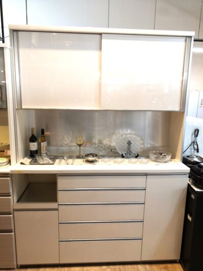 Pamouna パモウナ 鏡面仕上げ キッチン家具 白 ステンレス化粧板 幅160センチ レンジボード