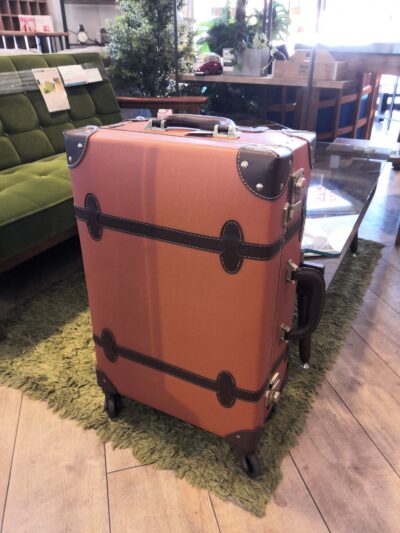 モアエルグ 美品 一回使用 2～3泊用 Mサイズ 旅行ケース スーツケース トランクキャリー キャリーバッグ 1