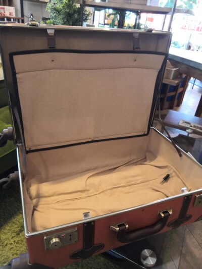 モアエルグ 美品 一回使用 2～3泊用 Mサイズ 旅行ケース スーツケース トランクキャリー キャリーバッグ 2