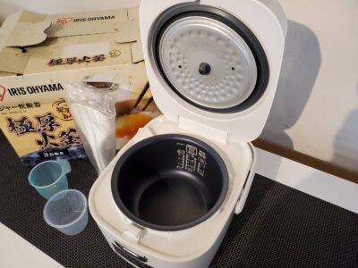 新品未使用　irisohyama　アイリス　オーヤマ　3合炊き炊飯器　3合　マイコン炊飯ジャー　ジャー炊飯器　米屋の旨み　一人暮らし　ひとり暮らし　リサイクル　最良市場　天白区　名東区　昭和区　千種区　瑞穂区　緑区　日進市　豊明市　東郷町　買取　出張買取　高価買取　販売　お値打ち　特価　1点物　1点モノ　早い者勝ち　おすすめ　おしゃれ　中古品　中古美品　キレイ