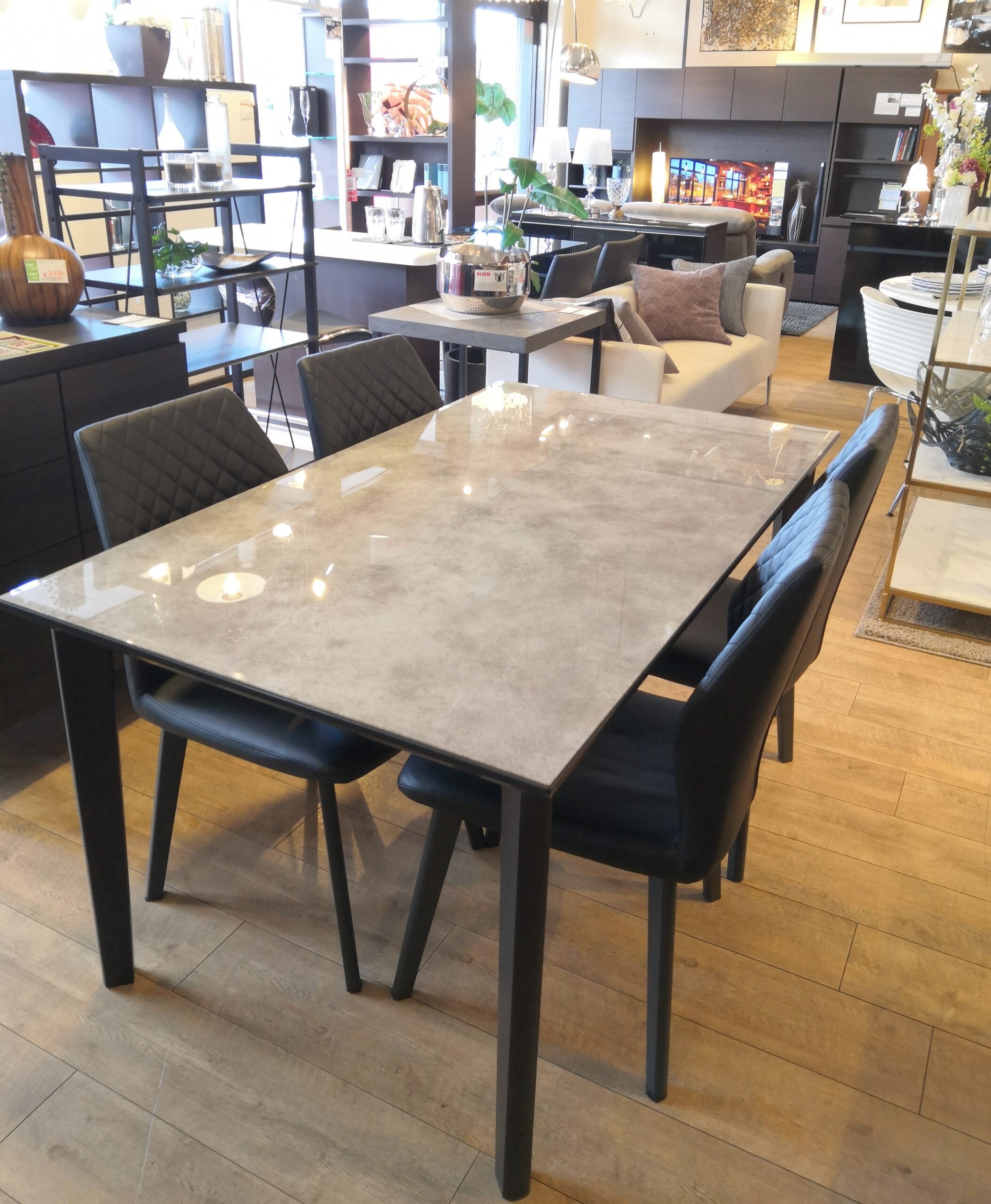 中古品】松田家具 ガラステーブル 硬度9H 指紋レス加工 飛散防止