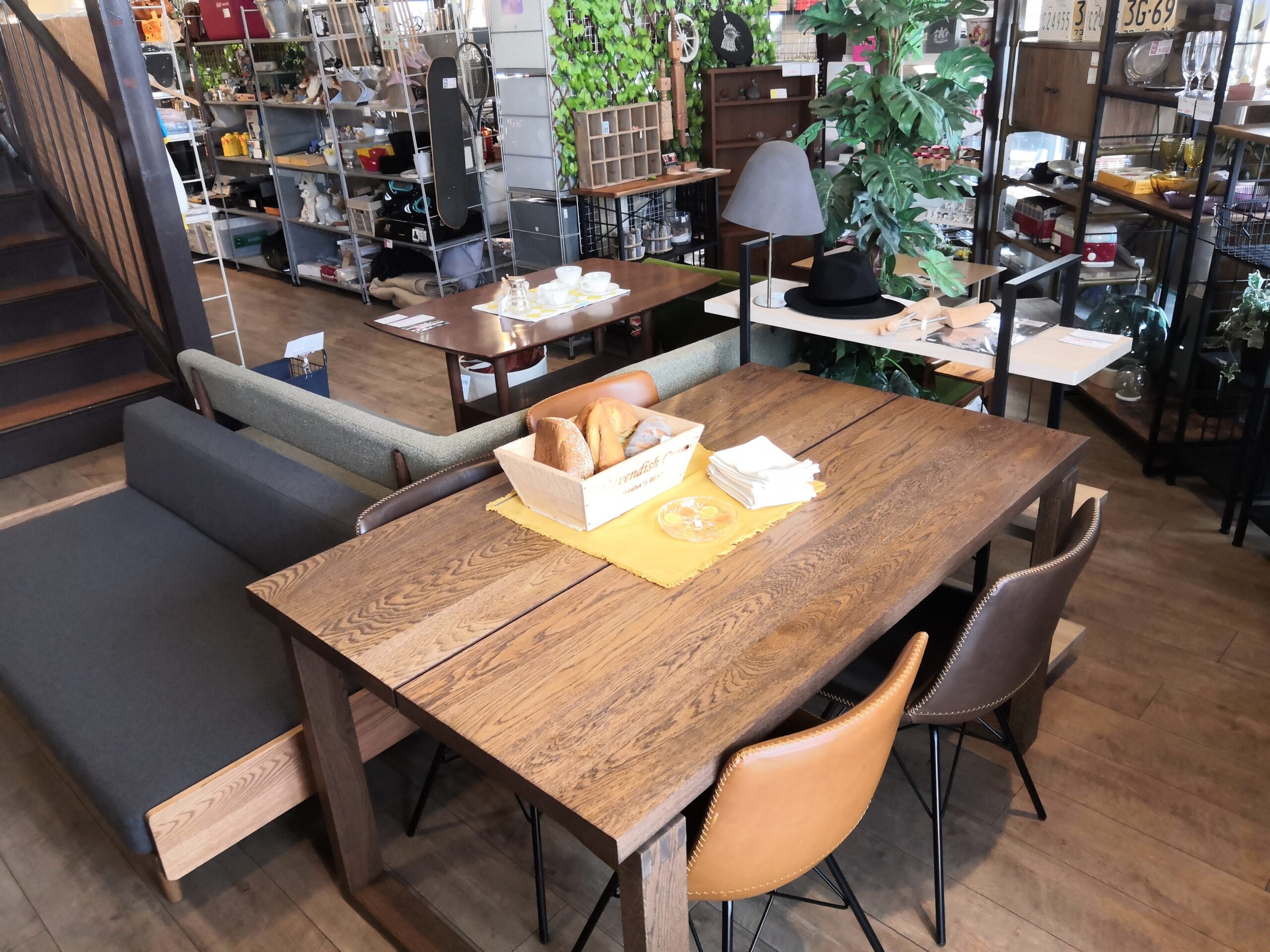 中古品】IKEA MÖRBYLÅNGA モールビロンガ テーブル オーク材突き