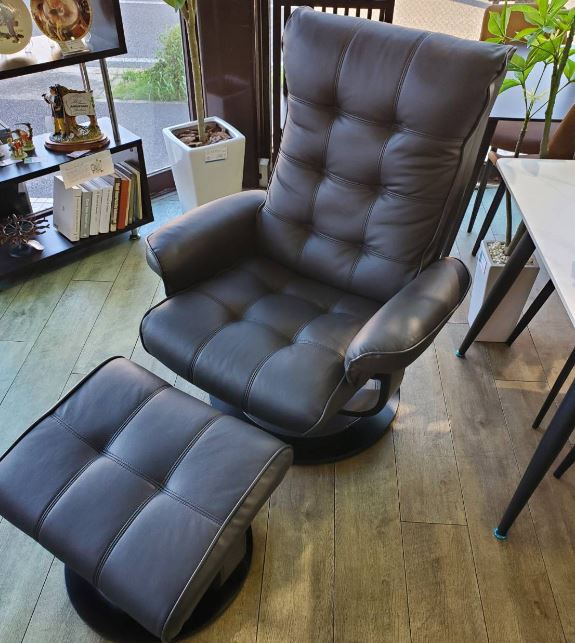 本革 ニーチェアモチーフ ラウンジチェア&オットマン セット 楽天市場】ラウンジチェア チェア NychairX + オットマン セット