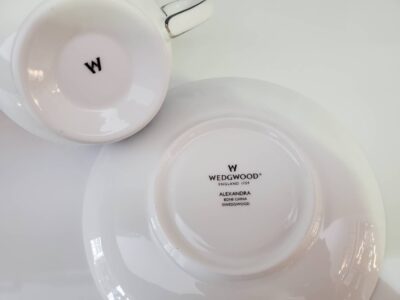 wedgwood　ウェッジウッド　alexandra　アレクサンドラシリーズ　ペアカップ＆ソーサー　リーカップ　アクセントプレート20cm　ペアプレート　ペア　ブルー　気品　コレクション　テーブルウェア　リサイクル　最良市場　天白区　名東区　昭和区　千種区　瑞穂区　緑区　日進市　豊明市　東郷町　買取　出張買取　高価買取　販売　お値打ち　特価　1点物　1点モノ　早い者勝ち　おすすめ　おしゃれ　中古品　中古美品　キレイ