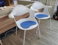 Driade　ドリアデ　BLUEBELLE　ブルーベルチェア　デザイン家具　デザイナーズ家具　ロス・ラヴグローヴ　イタリア　モダン　インテリア　カフェ　店舗什器　チェア　アームチェア　ダイニング　オフィス　ホワイト　コレクション　リサイクルショップ　再良市場　天白　名東　昭和　千種　瑞穂　緑　日進　豊明　東郷　おススメ　オススメ お洒落　オシャレ　中古