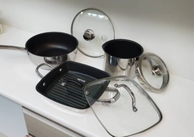 新品未使用品　未使用　meyer　マイヤー　箱入り　シェフズパン24cm　24cmフライパン　蓋付き　ガラス蓋付き　24cmグリルパン　16cmマルチポット　16cm片手鍋　フッ素樹脂加工　リサイクル　最良市場　天白区　名東区　昭和区　千種区　瑞穂区　緑区　日進市　豊明市　東郷町　買取　出張買取　高価買取　販売　お値打ち　特価　1点物　1点モノ　早い者勝ち　おすすめ　おしゃれ　中古品