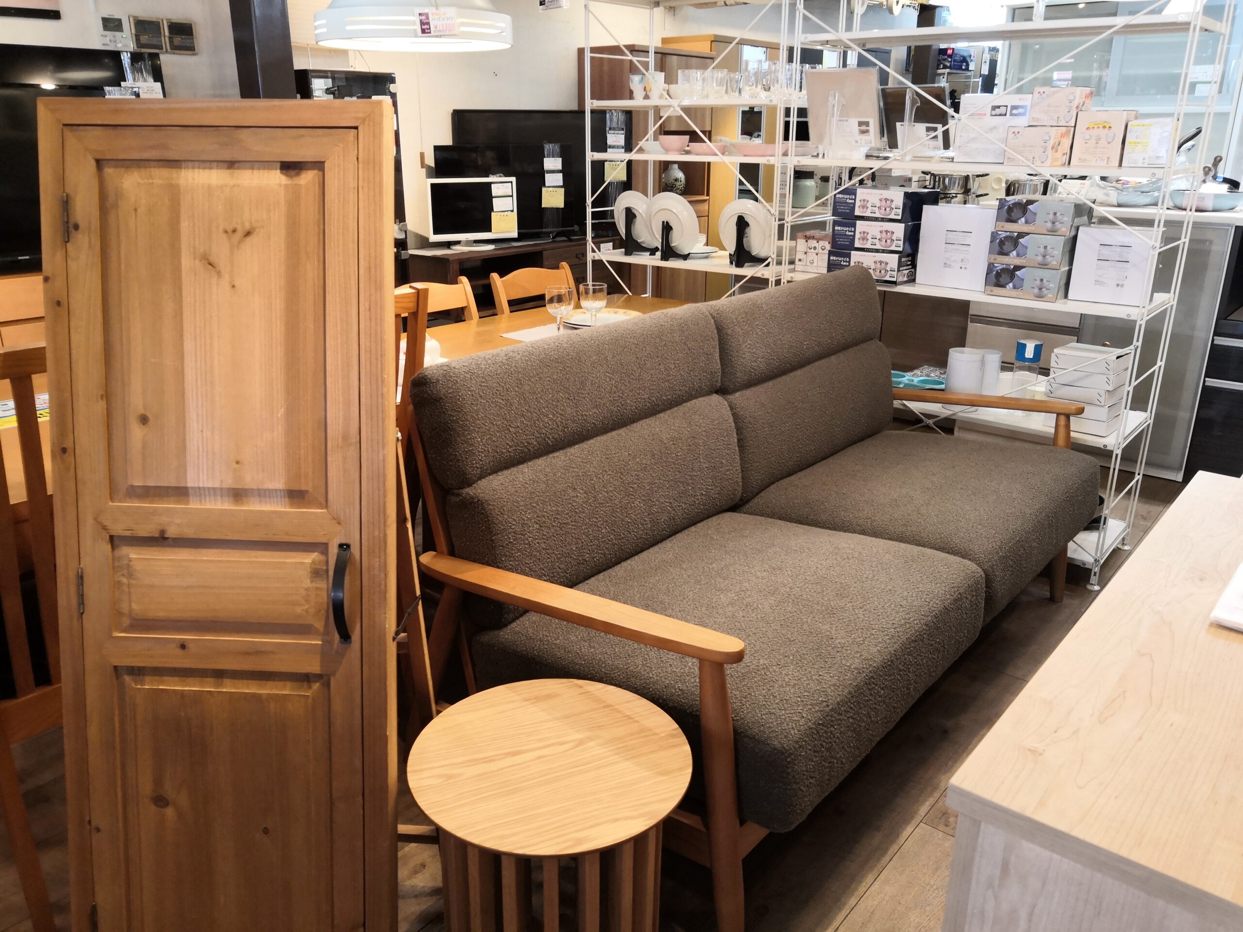 モデルルーム展示品 】CHERRY FURNITURE 桜屋工業 LS-448 木製フレーム ワイド 2.5シーターソファ買取しました。 |  愛知と岐阜のリサイクルショップ 再良市場