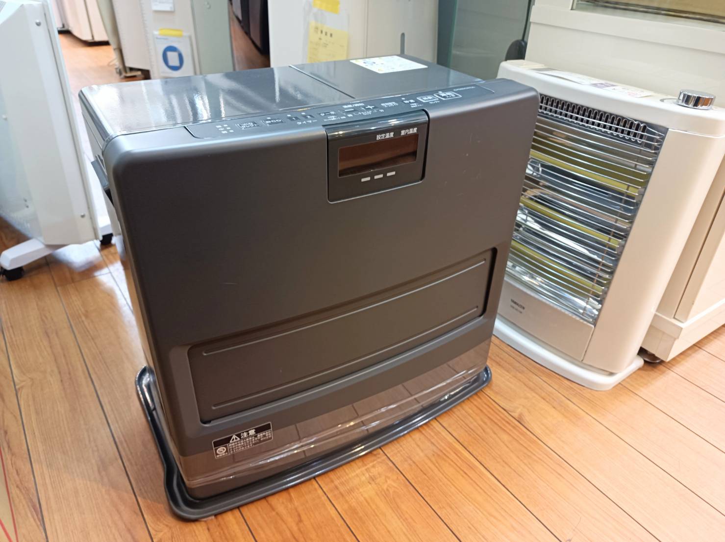 名古屋近郊限定　2022 年　コロナ　石油ストーブ　ファンヒーター 名古屋近郊限定 2022 年 コロナ 石油ストーブ ファンヒーター