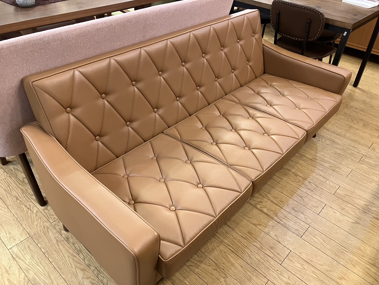 中古】カリモク ロビーチェア 3人掛け リーベルブラウン 買取しました
