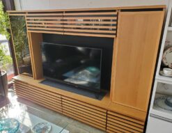リビングボード　テレビボード　テレビ台　リビング収納　ハイタイプ　壁面収納　大型　格子デザイン　ナチュラル　モダン　飾り棚　飾り棚付き　照明付　インダストリアル　メンズライク　カフェ風　古民家風　リサイクルショップ　再良市場　天白　名東　昭和　千種　瑞穂　緑　日進　豊明　東郷　おススメ　オススメ お洒落　オシャレ　中古