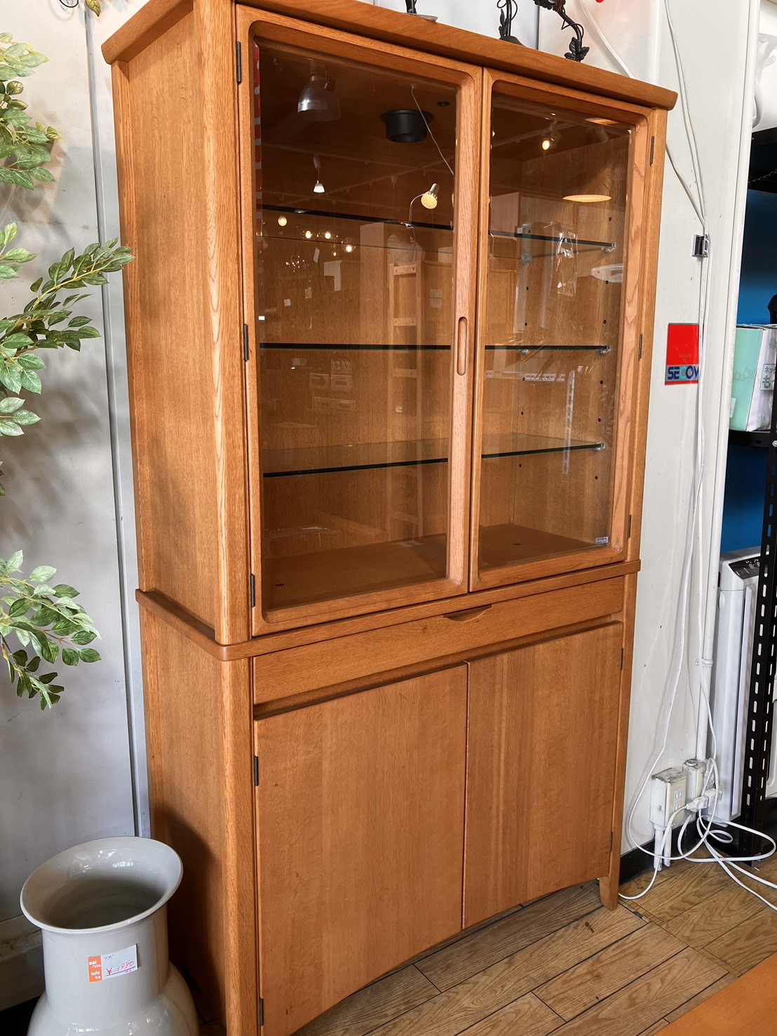 【愛品館市原店】飛騨産業 キツツキ ガラス扉キャビネット【愛市IIF】 愛品館市原店】飛騨産業 キツツキ ガラス扉キャビネット【愛市IIF】