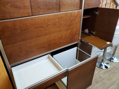 キッチンボード　レンジボード　食器棚　キッチン収納　食器収納　ダイニングボード　スライド扉　ステンレス天板　目隠し　目隠し収納　ウォールナットカラー　インダストリアル　モダン　ヴィンテージ風　レトロ　ミッドセンチュリー　西海岸　ダストボックス収納　プッシュ式開閉扉　
リサイクル　最良市場　天白区　名東区　昭和区　千種区　瑞穂区　緑区　日進市　豊明市　東郷町　買取　出張買取　高価買取　販売　お値打ち　特価　1点物　1点モノ　早い者勝ち　おすすめ　おしゃれ　中古品