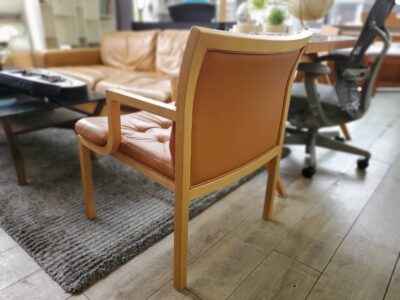 CONDE HOUSE　CondeHouse　カンディハウス　本革張り　革張り　本革使用　レザー　アームチェア　LDチェア　ダイニングチェア　リビングチェア　ラウンジチェア　北欧　レトロ　ナチュラル　ヴィンテージテイスト　キャメル　ボタン留め　リサイクル　最良市場　天白区　名東区　昭和区　千種区　瑞穂区　緑区　日進市　豊明市　東郷町　買取　出張買取　高価買取　販売　お値打ち　特価　1点物　1点モノ　早い者勝ち　おすすめ　おしゃれ　中古品