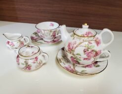 Aynsley　エインズレイ　エリザベスローズピンク　ティーフォーワン　イングリッシュローズ　バラ柄　ピンクローズ　ティーカップ＆ソーサー　シュガーポット　クリーマー　ポットセット　エレガント　華やか　イギリス　イギリス王室　ティータイム　ティーパーティー　リサイクルショップ　再良市場　天白　名東　昭和　千種　瑞穂　緑　日進　豊明　東郷　おススメ　オススメ お洒落　オシャレ　中古　美品