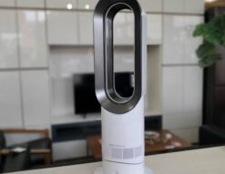 Dyson　ダイソン　dyson hot+cool　hot＆cool　ホット+クール　ホット＆クール　羽根のない扇風機　羽根なし　扇風機　ファンヒーター　温風　涼風　AM09　2024年製　　高年式　リモコン付き　DCモーター搭載　フォーカスモード　ワイドモード　静音　お手入れ楽　リサイクルショップ　再良市場　天白　名東　昭和　千種　瑞穂　緑　日進　豊明　東郷　おススメ　オススメ お洒落　オシャレ　中古　美品