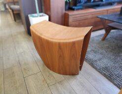 FREDERICIA　フレデリシア　GALLERYstool　ギャラリースツール　GALLERYスツール　HansSandgrenJakobsen　ハンス・サンガイン・ヤコブセン　デザイン家具　デザイナーズ家具　デンマーク　北欧　ウォールナット　ウォルナット　曲木　曲げ木　プライウッド　成型合板　クラシック家具　頑丈　軽量　コンパクト　イス　チェア　スツール　リサイクルショップ　再良市場　天白　名東　昭和　千種　瑞穂　緑　日進　豊明　東郷　おススメ　オススメ お洒落　オシャレ　中古