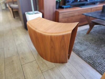 FREDERICIA　フレデリシア　GALLERYstool　ギャラリースツール　GALLERYスツール　HansSandgrenJakobsen　ハンス・サンガイン・ヤコブセン　デザイン家具　デザイナーズ家具　デンマーク　北欧　ウォールナット　ウォルナット　曲木　曲げ木　プライウッド　成型合板　クラシック家具　頑丈　軽量　コンパクト　イス　チェア　スツール　リサイクルショップ　再良市場　天白　名東　昭和　千種　瑞穂　緑　日進　豊明　東郷　おススメ　オススメ お洒落　オシャレ　中古