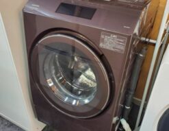 TOSHIBA　東芝　12.0/7.0㎏　ドラム式洗濯乾燥機　ドラム洗濯機　ドラム式　洗濯機　洗濯乾燥機　洗濯機　ドラム洗濯乾燥機　　ZABOON　ザブーン　フラッグシップモデル　ハイスペックモデル　202年製　TW-127XP1　　抗菌　ウルトラファインバブル洗浄　液体洗剤・柔軟剤自動投入　洗剤自動投入　大容量　洗濯12㎏　乾燥7㎏　大型　除菌　除菌消臭　温水　ヒートポンプ除湿乾燥　ヒートポンプ方式　タッチパネル　低振動　低騒音　スマホ連携　スマホアプリ対応　左開き　ボルドーブラウン　ブラウン系　リサイクルショップ　再良市場　天白　名東　昭和　千種　瑞穂　緑　日進　豊明　東郷　おススメ　オススメ お洒落　オシャレ　中古