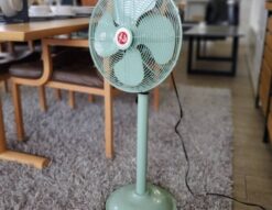 HERMOSA　ハモサ　RETRO FAN　RetroFan　レトロファン　フロア　フロアファン　扇風機　サーキュレーター　リビング扇風機　グリーン　スチール　アナログ　シンプル操作　昭和レトロ　インテリア　アンティーク調　ヴィンテージ風　リサイクルショップ　再良市場　天白　名東　昭和　千種　瑞穂　緑　日進　豊明　東郷　おススメ　オススメ お洒落　オシャレ　中古