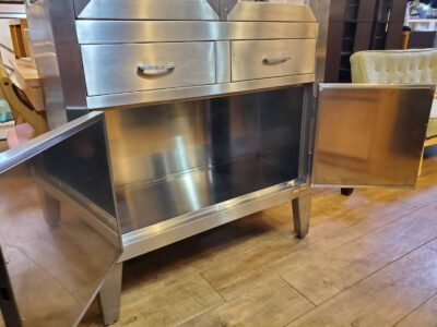 TAIHO　大豊鋼器　ケビント　ドクターキャビネット　ステンレス　スチール　キャビネット　医療用ケビント　医療用キャビネット　医療棚　コレクションケース　飾り棚　レトロ　ディスプレイ　店舗什器　アンティーク調　4面ガラス　アクリル　インダストリアル　ヴィンテージ風　アンティーク調　男前　メンズライク　無骨　リサイクル　最良市場　天白区　名東区　昭和区　千種区　瑞穂区　緑区　日進市　豊明市　東郷町　買取　出張買取　高価買取　販売　お値打ち　特価　1点物　1点モノ　早い者勝ち　おすすめ　おしゃれ　中古品