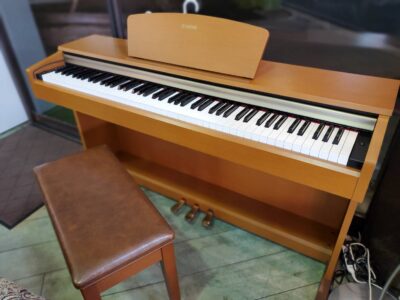 YAMAHA　ヤマハ　電子ピアノ　デジタルピアノ　ARIUS　アリウス　YDP-151　ニューチェリー　ライトブラウン　ペダル一体型　イス付き　椅子付き　GH鍵盤　グレードハンマー鍵盤　88鍵　リサイクルショップ　再良市場　天白　名東　昭和　千種　瑞穂　緑　日進　豊明　東郷　おススメ　オススメ お洒落　オシャレ　中古